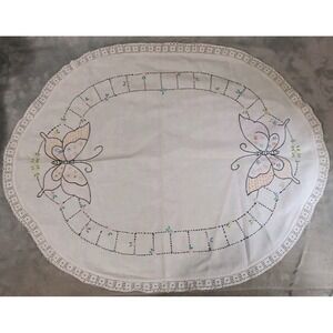 Vtg Table Topper Tablecloth Oval Floral Embroidered Butterfly Crocheted Trim‎